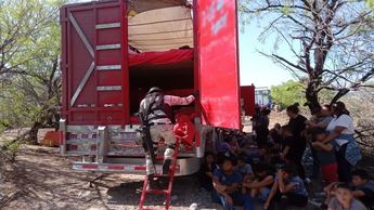 Guardia Nacional e INM rescatan a más de 100 migrantes abandonados en China, NL