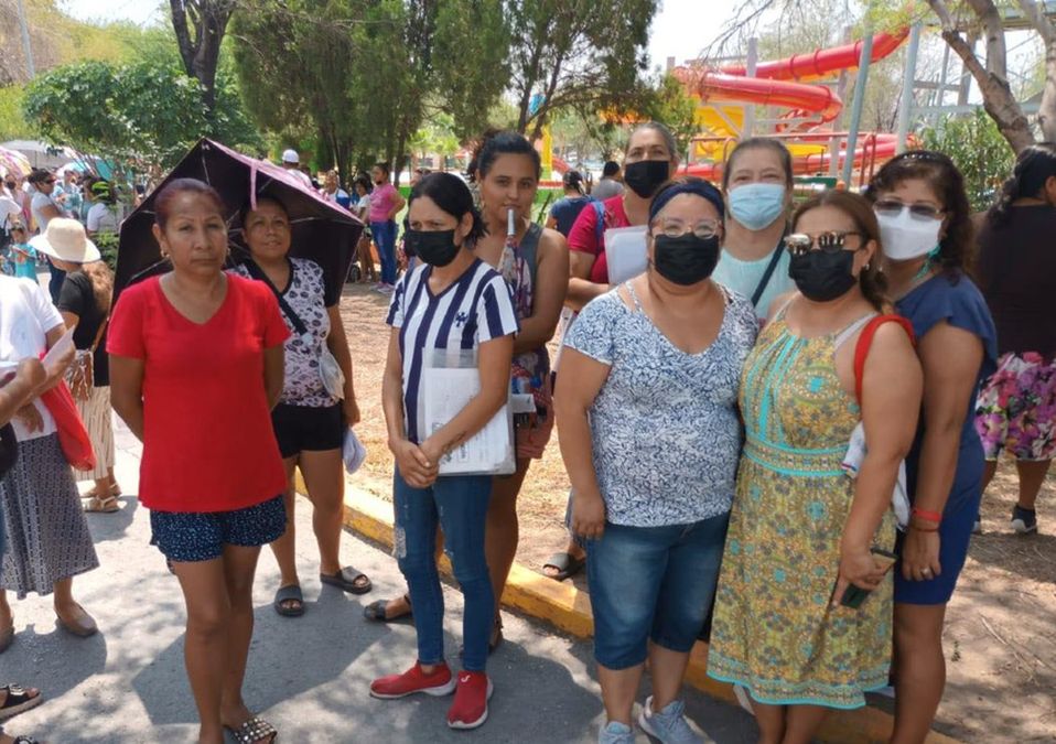 Monterrey: Habitantes piden entrega de útiles escolares/ Fabricio Gallegos