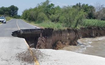 Lluvias en Nuevo León derrumban carretera en Cadereyta | Agustín Martínez