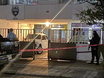 Instalaciones del grupo auxiliar no. 38 de la Policía Estatal de Jalisco acordonada para investigaciones | Telediario