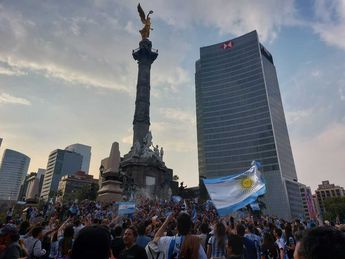 Argentinos festejan campeonato del mundo en el Ángel / Graciela Olvera.