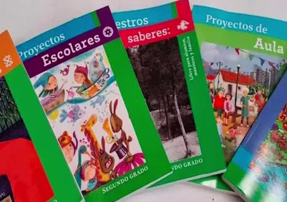 Maru Campos ordena a SEP detener distribución de libros de texto gratuitos en Chihuahua