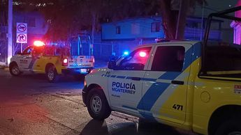 El occiso vestía una camisa negra de manga tres cuartos, de botones, pantalón de mezclilla y zapatos en color negro. | Israel Santacruz