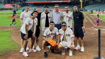 Jugadores de Tigres visitando el estadio de Houston Astros de la MLB / @jpvigon