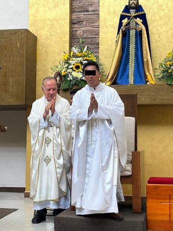 Nicolás 'N' junto al arzobispo de Acapulco, Monseñor Leopoldo González / Cortesía: Flor Miranda