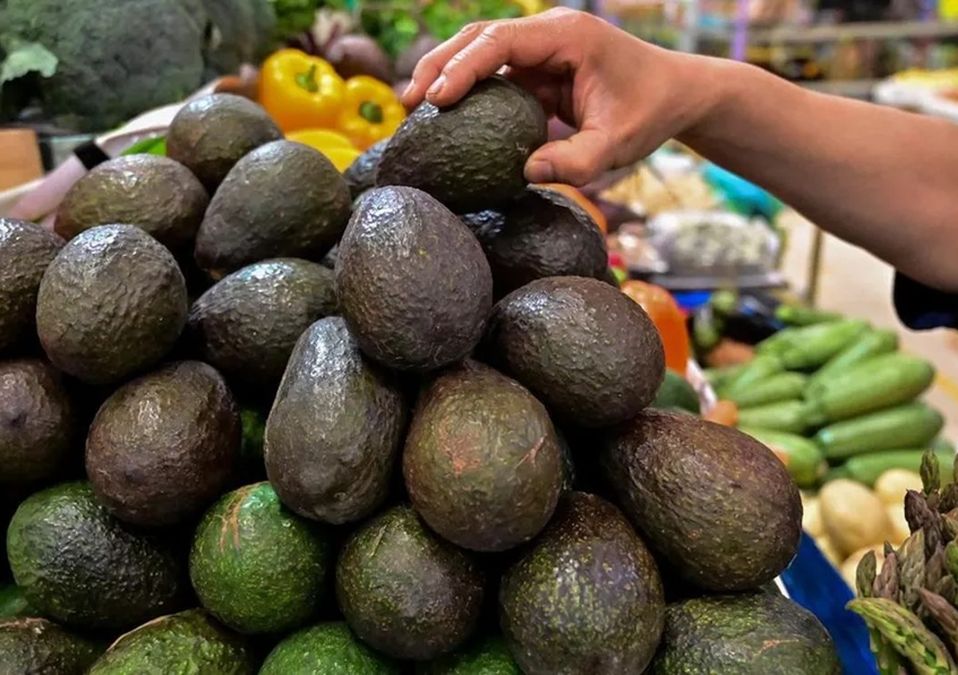 Precio de aguacate y papa baja ligeramente; huevo se mantiene hasta en 100 pesos