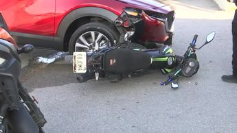Accidente vial en la calzada Ávila Camacho de Torreón deja a motociclista lesionado
