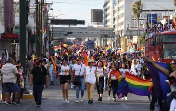 Una marcha de la comunidad LGBT+ en el Centro de Monterrey. | Archivo