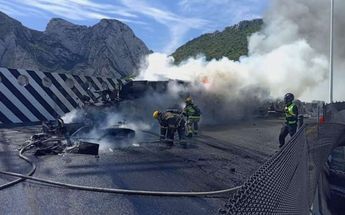 Un accidente en la autopista dejó al menos dos muertos. | Agustín Martínez