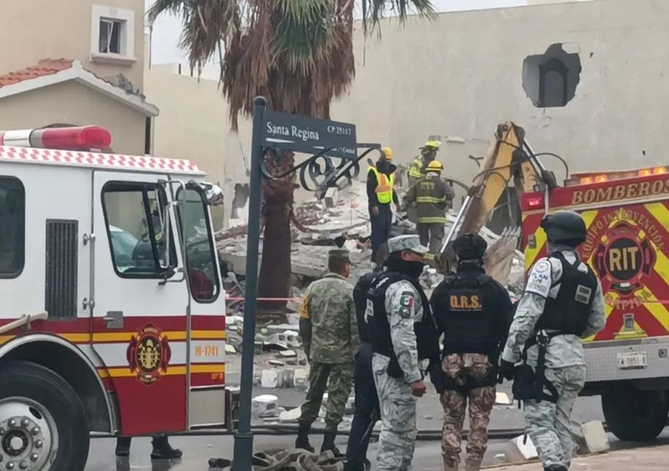 En Saltillo, explosión en vivienda deja un muerto y 2 lesionados; en el domicilio habitaban elementos de la FGE