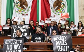 Bancada del PAN sube al Congreso de CdMx con pancartas en contra de la reforma judicial | Araceli López