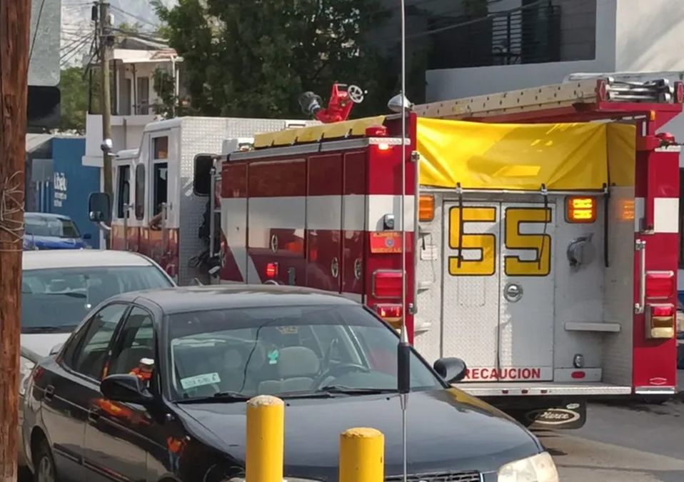 Fuga de gas provoca explosión en San Pedro; dos personas resultan con quemaduras
