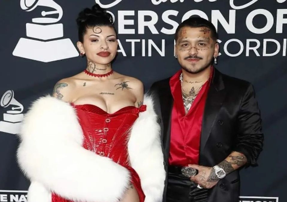 Christian Nodal y Cazzu sorprendieron a todos al aparecer juntos en la alfombra roja de los Latin Grammy 2022.