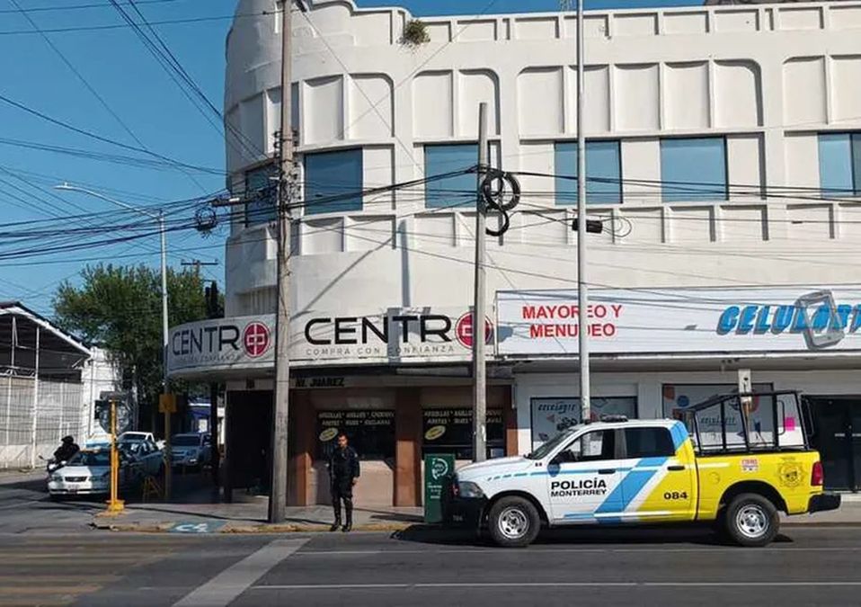 Roban 200 mil pesos en artículos de una joyería en el centro de Monterrey
