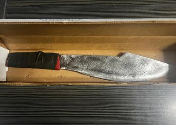 Los sujetos habrían usado un arma punzocortante para amedrentar al taxista. | Policía Metropolitana