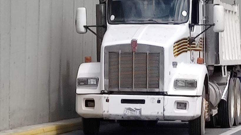 El conductor del camión de carga fue puesto a disposición de las autoridades para las investigaciones iniciales. | Agustín Martínez