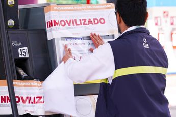 Sellos que señalan la inmovilización de instrumentos irregulares en gasolineras de Chiapas
