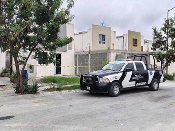 La Policía de Zuazua, Nuevo León acordonó la escena de la explosión. | Agustín Martínez