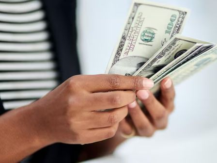 El precio del dólar cambia cada día | Freepik