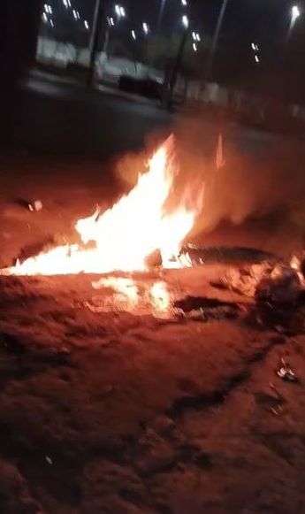 Fuego iniciado presuntamente por el hombre denunciado e identificado como Miguel. | Cortesía