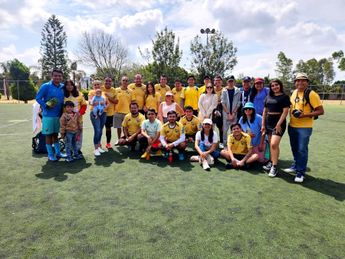 El equipo MULTIMEDIOS FC de Puebla acompañado por todo el equipo de trabajo que se dio cita para apoyar al club / Especial