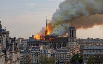 Catedral de Notre Dame durante su incendio en 2019 / AFP