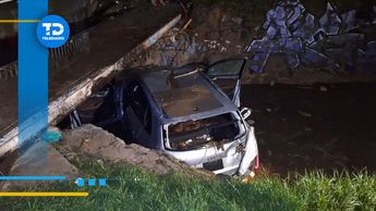Así quedó la camioneta donde venía la joven / Vicente Torres Alfaro