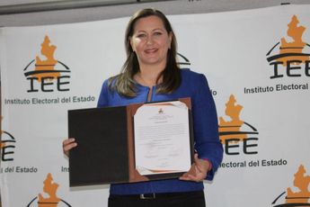 Martha Érika Alonso recibió la constancia que la acreditó como la primera gobernadora de Puebla / Agencia Cuartoscuro