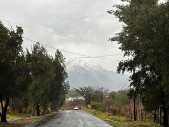 Volcán de Colima registra intensa granizada que regala un inusual paisaje invernal|