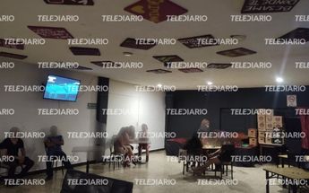 Mujeres dentro del "Bar La Marquesa" / Osvaldo Müller