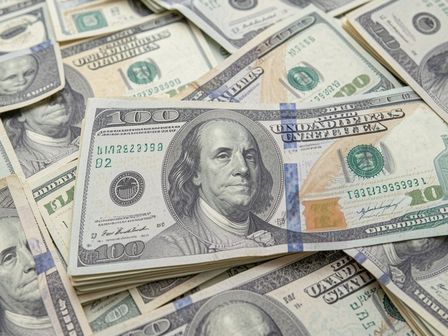 El peso mexicano ha logrado mantenerse estable tras fluctuaciones del dólar por temas geopolíticos. | Magnific