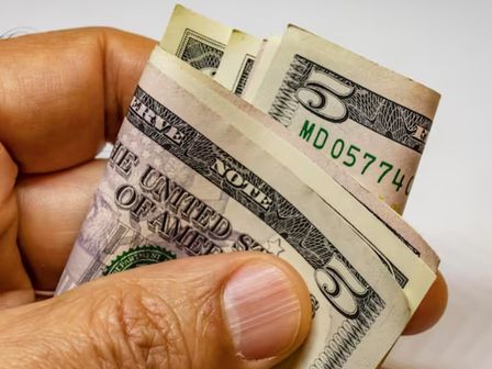 El precio del dólar se ha mantenido en menos de 17.30 unidades | Freepik
