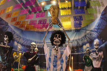 Ofrenda de Día de Muertos en honor a Maradona | Melanie Torres