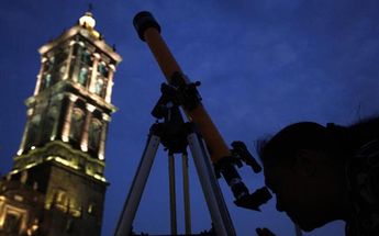 Récord telescopios apuntando a la luna / Especial