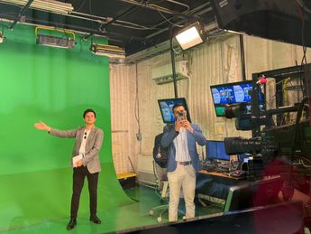 Invitados del TEC de Monterrey participaron en una dinámica con la pantalla verde. / Redacción