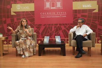 Presentación del libro “Es inútil dejar de quererte”. | Leonel Rocha