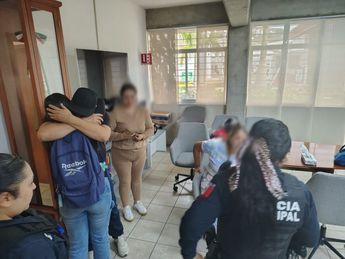 Finalmente la menor pudo reunirse con su familia. | Policía de Guadalajara