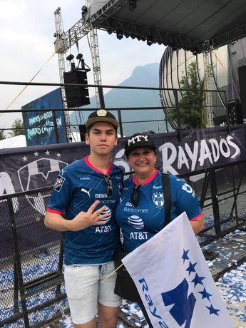 La señora María Julia y su hijo Christian Alberto. | Cortesía