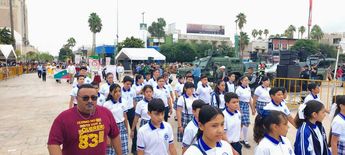 DESFILE EN TORREÓN INDEPENDENCIA
