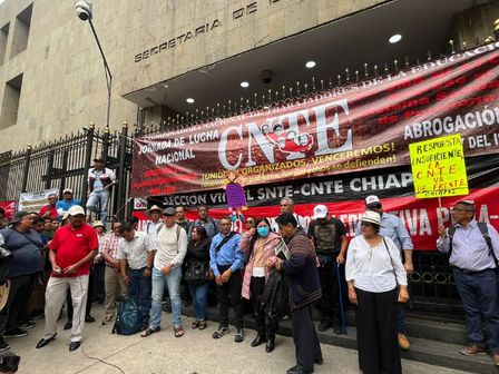 Las tiendas de acampar de los maestros de la CNTE llegan hasta las inmediaciones del Zócalo | Pedro Domínguez