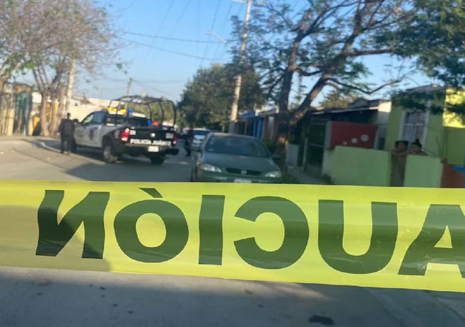 Matan a balazos a hombre adentro de su carro en Juárez, NL