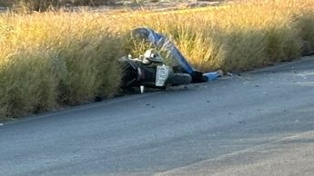 De acuerdo con las autoridades, el conductor perdió el control de la motocileta, ocasionando el fatal accidente.