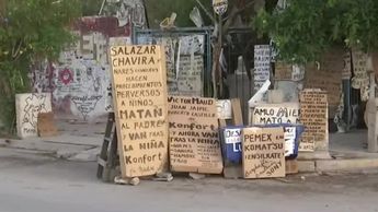 VIDEO | Desde carteles extraños hasta colgar sus heces: Vecinos alertan por situación de mujer con aparentes problemas mentales en Torreón