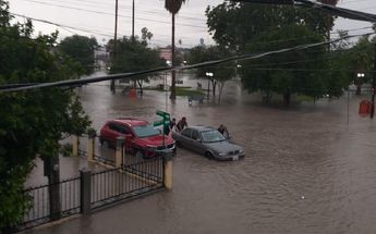 Auto varado tras lluvias | Especial