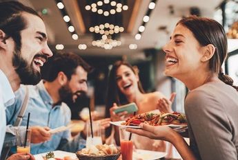 ¿Qué hacer si me cobran de más en la cuenta del restaurante?| Diseño Antonio Texta