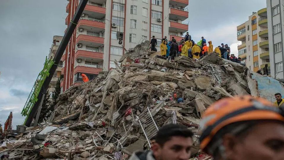 Sismo de magnitud 7.5 sacude por segunda ocasión a Turquía; suman más de tres mil muertos
