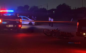 Paramédicos confirmaron en el lugar que el motociclista ya no contaba con signos vitales. | Ángel Mercado