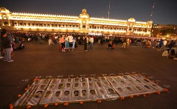 Mitin en el Zócalo Capitalino por el  9° aniversario de la desaparición forzada de 43 estudiantes/ Octavio Hoyos