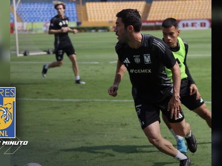 Vigón recibiendo marca de Ordoñez en el entrenamiento de Tigres / @TigresOficial