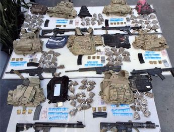 Armas, drogas y equipo táctico asegurado a los detenidos en Los Ramones, Nuevo León. | Cortesía